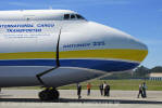 O An-225 Mriya no possui porta traseira para cargas, o embarque e desembarque  feito atravs da parte frontal - Foto: Eder Avelino Andrade - eder@spotter.com.br
