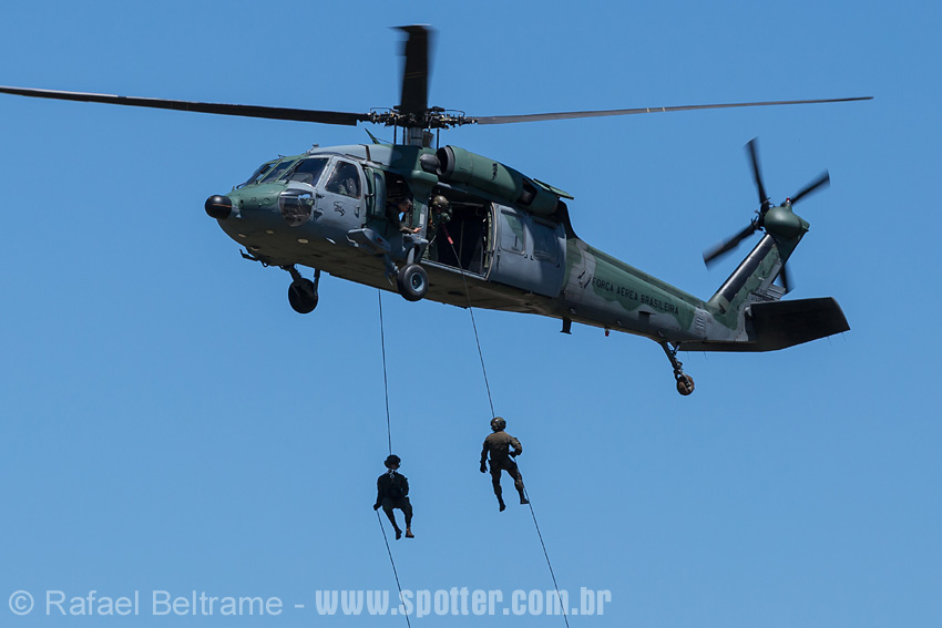 Helicóptero de Controle Remoto Fênix - Estrela em Promoção na Americanas