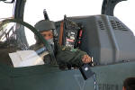 O piloto entrega os dados da misso, para serem analisados e computados - Foto: Luciano Porto - luciano@spotter.com.br