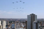 Durante o Desfile Militar de Sete de Setembro, doze Super Tucanos sobrevoaram o centro de Campo Grande - Foto: Luciano Porto - luciano@spotter.com.br