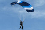 Todos os atletas saltam com o mesmo tipo de paraquedas de competio, variando apenas a marca do fabricante - Foto: Luciano Porto - luciano@spotter.com.br
