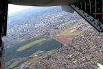 Aps atingir a altitude determinada para os primeiros lanamentos, a rampa traseira foi aberta - Foto: Luciano Porto - luciano@spotter.com.br