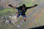 Os atletas da Equipe de Salto Livre Falces saltam para a prova de Preciso de Aterragem - Foto: Luciano Porto - luciano@spotter.com.br
