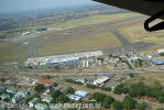 O Aeroporto Internacional e ao fundo, a Base Area de Campo Grande - Foto: Luciano Porto - luciano@spotter.com.br