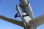 A USAF utiliza o sistema Flying Boom, composto pela lana do reabastecedor e o receptculo na aeronave a ser reabastecida