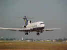 O Boeing 727-100F da Varig Cargo realizando um touch-and-go na pista 18-36 do Aeroporto Municipal de Sorocaba