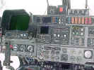 A tela do radar Seaspray 3000 e controles do MAGE (Medidas de Apoio a Guerra Eletrnica)