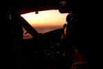 O nascer do dia visto da cabine do Let 410UVP E-20 da Cruiser Linhas Areas - Foto: Luciano Porto  luciano@spotter.com.br7