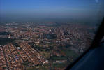 Sobrevoando a cidade de Araras, onde foi realizada a EAB 2004 - Foto: Luciano Porto  luciano@spotter.com.br