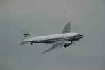 Passagem baixa do Douglas DC-3 Skytrain do Aeroclube do Rio Grande do Sul - Foto: Luciano Porto