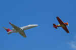 Bombardier (Gates) Learjet 45XR e North American T-6D Texan - Circo Areo Oi - Foto: Luciano Porto - luciano@spotter.com.br