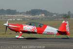 Extra 300L do Cmte. Denis Schwarzenbeck - Foto: Luciano Porto - luciano@spotter.com.br