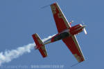 Extra 300L (Cmte. Denis Schwarzenbeck) - Foto: Luciano Porto - luciano@spotter.com.br