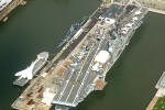 Vista aérea do Intrepid Sea, Air & Space Museum - Foto: Fabrizio Sartorelli - fabrizio@spotter.com.br