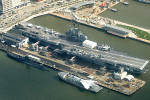 Vista aérea do Intrepid Sea, Air & Space Museum - Foto: Fabrizio Sartorelli - fabrizio@spotter.com.br