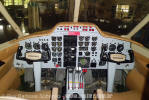 Cabine de comando do Embraer YC-95 Bandeirante - Foto: Ruy Barbosa Sobrinho - ruybs@hotmail.com