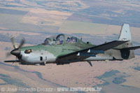 Embraer A-29B Super Tucano - FAB - Voando na regio de Campo Grande - MS - 04/09/06 - Jos Ricardo Drozdz - jrdrozdz@hotmail.com