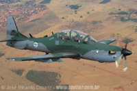 Embraer A-29B Super Tucano - FAB - Voando na regio de Campo Grande - MS - 04/09/06 - Jos Ricardo Drozdz - jrdrozdz@hotmail.com