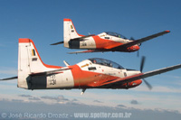 Embraer T-27 Tucano - FAB - Voando na regio de Pirassununga - SP - 10/03/07 - Jos Ricardo Drozdz - jrdrozdz@globo.com