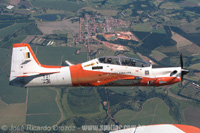 Embraer T-27 Tucano - FAB - Voando na regio de Pirassununga - SP - 10/03/07 - Jos Ricardo Drozdz - jrdrozdz@globo.com