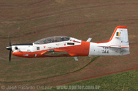 Embraer T-27 Tucano - FAB - Voando na regio de Pirassununga - SP - 16/09/08 - Jos Ricardo Drozdz - jrdrozdz@globo.com