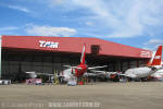 Hangar principal de manuteno, com capacidade para abrigar trs aeronaves do porte do A320 - Foto: Luciano Porto - luciano@spotter.com.br