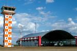 Torre de controle do Centro Tecnolgico da TAM e um dos hangares de restaurao de aeronaves do Museu Asas de um Sonho - Foto: Marco Aurlio do Couto Ramos - makitec@terra.com.br