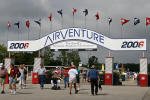 O porto de entrada principal da EAA Air Venture 2006 - Foto: Luciano Porto - luciano@spotter.com.br