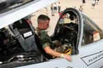 Cabine de pilotagem do Republic A-10A Thunderbolt II da USAF - Foto: Luciano Porto - luciano@spotter.com.br