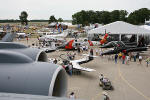 Algumas aeronaves na West Ramp, vistas de cima do C-17A Globemaster III - Foto: Luciano Porto - luciano@spotter.com.br