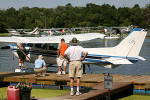 A Oshkosh Seaplane Base tem as mesmas atividades de um aeroporto comum, mas sobre a gua - Foto: Luciano Porto - luciano@spotter.com.br