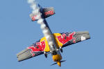 Zivko Edge 540 do Red Bull Team pilotado por Peter Besenyei - Foto: Douglas Barbosa Machado - douglas@spotter.com.br