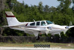 Beechcraft B58 Baron - Foto: Douglas Barbosa Machado - douglas@spotter.com.br
