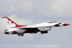 Lockheed Martin F-16C Fighting Falcon do USAF Thunderbirds Demonstration Team - Foto: Douglas Barbosa Machado - douglas@spotter.com.br