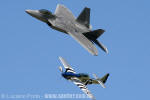 North American TF-51 Mustang e Lockheed Martin / Boeing F-22A Raptor - USAF - Foto: Luciano Porto - luciano@spotter.com.br