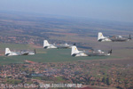 Com curva para esquerda, a esquadrilha se reuniu e seguiu para a regio sudoeste do Mato Grosso do Sul - Foto: Luciano Porto - luciano@spotter.com.br