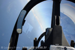 A visibilidade para a frente  bastante limitada para quem est no assento traseiro do AF-1A - Foto: Luciano Porto - luciano@spotter.com.br